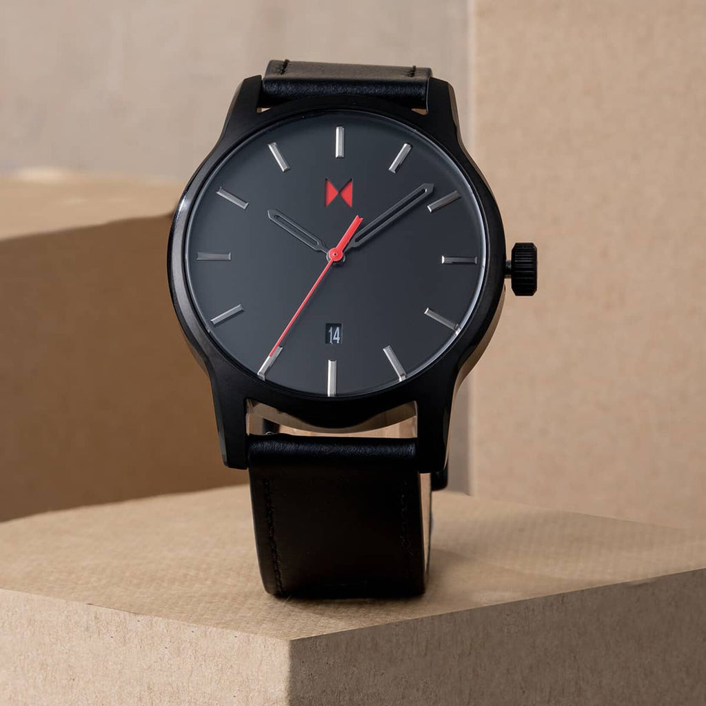 Classic II | Jet Black Leather | 44MM - image 4