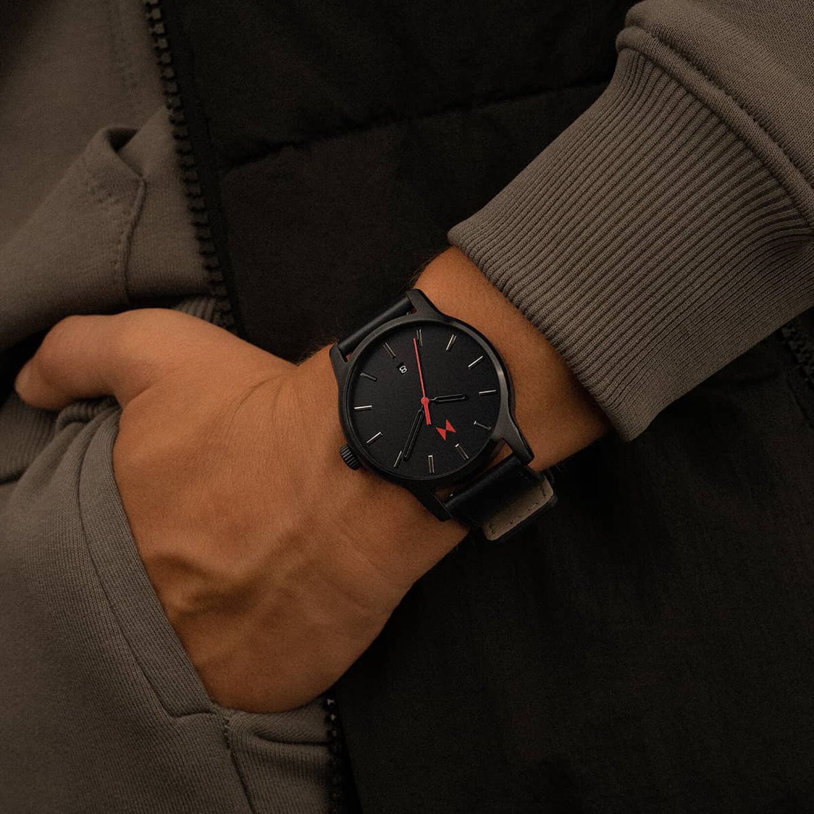 Classic II | Jet Black Leather | 44MM - image 5