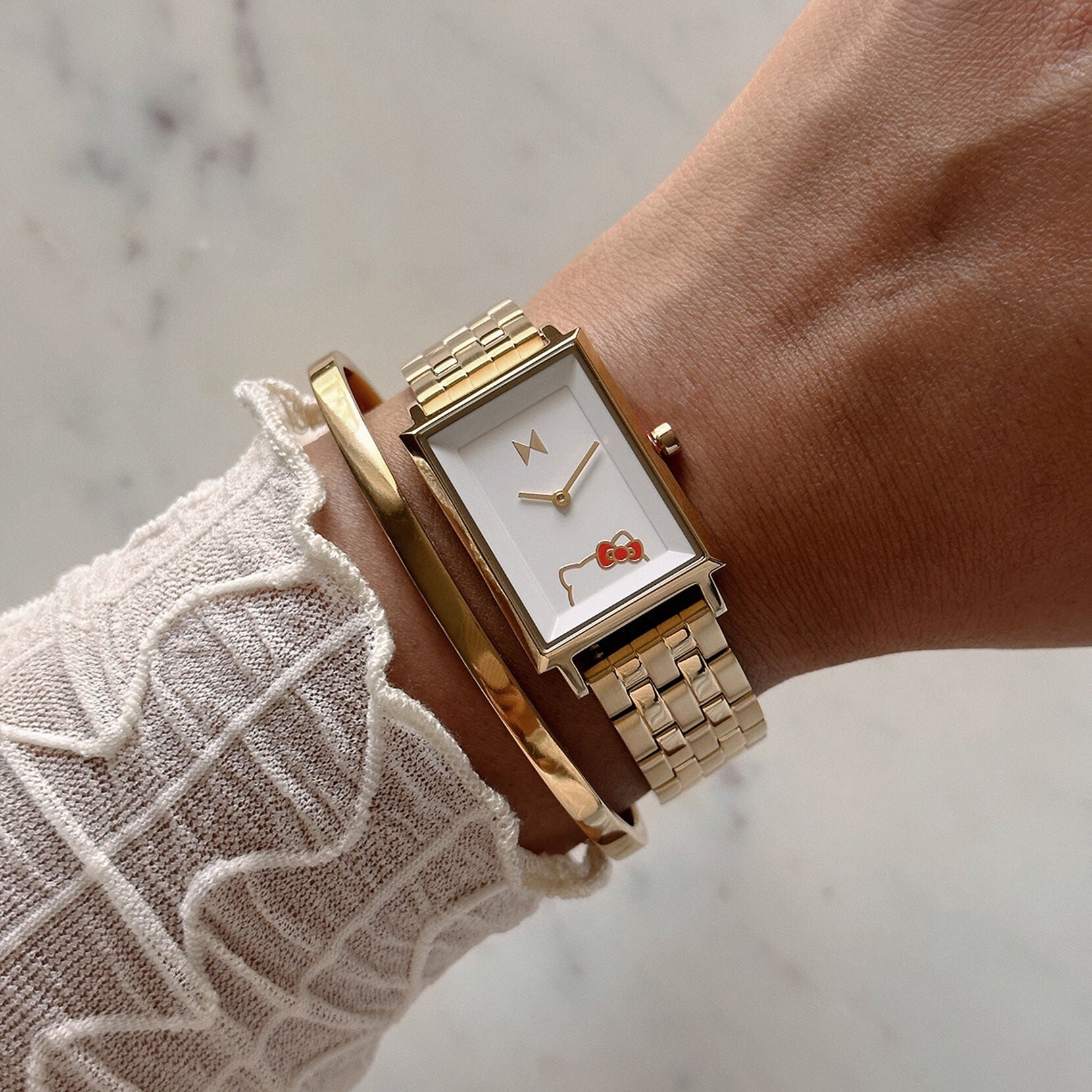 SIGNATURE SQUARE | Hello Kitty® Gold | 24MM - image 5
