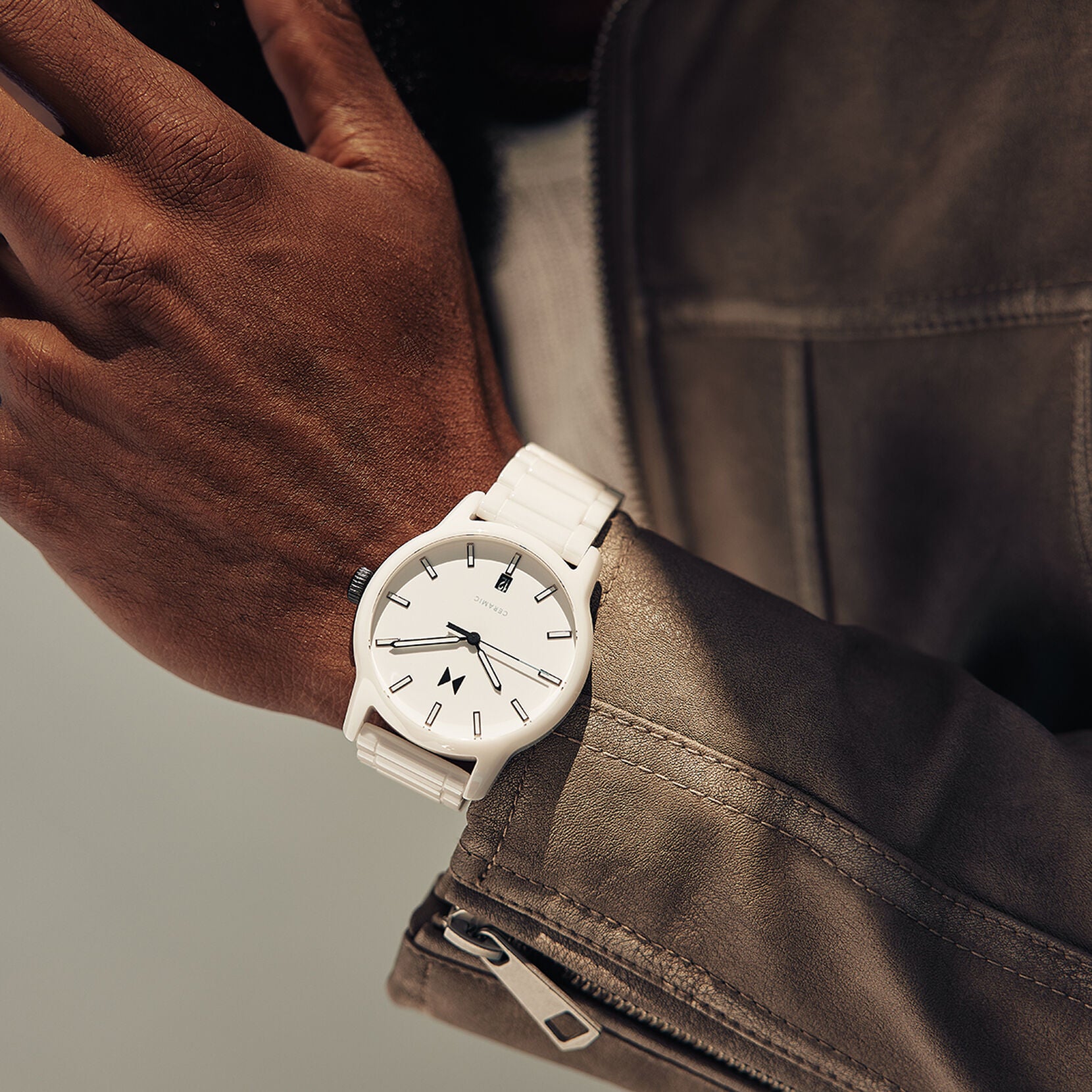 Classic II Ceramic | Gloss White | 44MM - image 6